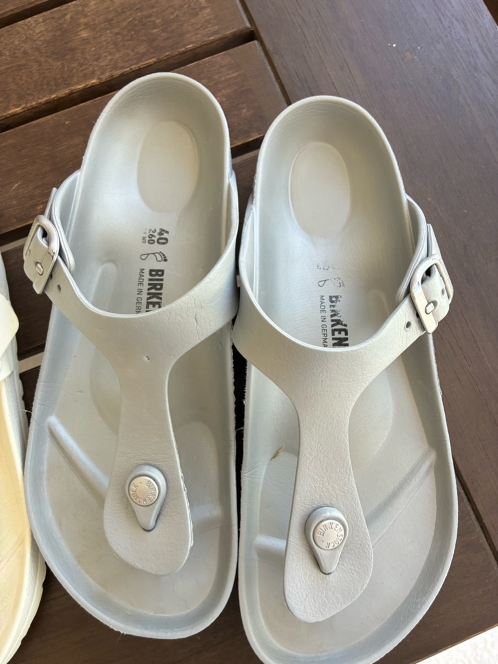 4 Pairs of Birkenstock Gizeh Sandals in Black, Navy, White, Silver - Picture 2 of 13
